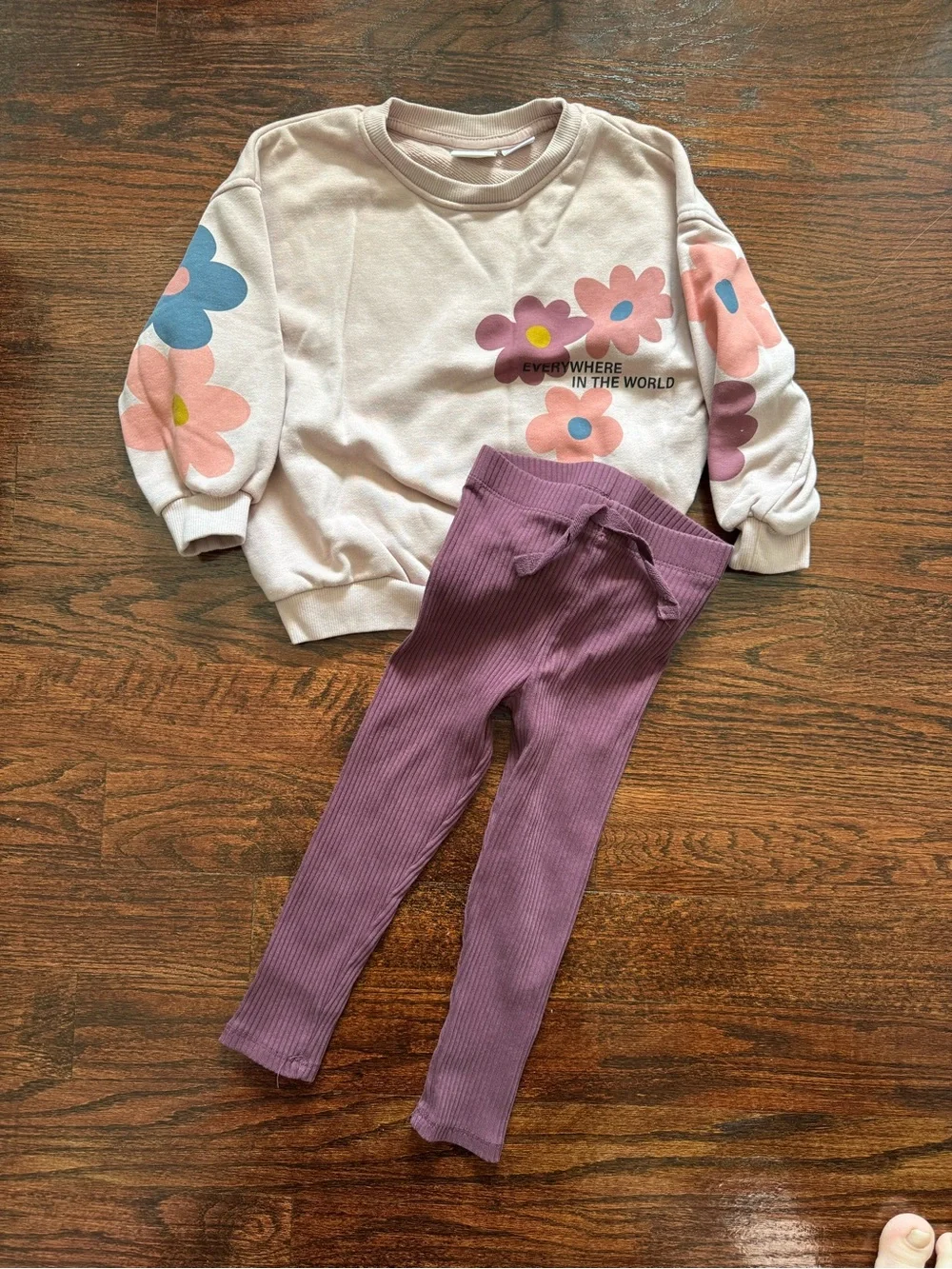 Zara Cream Floral Sweatshirt with Pink & Blue Flowers and Ribbed Leggings